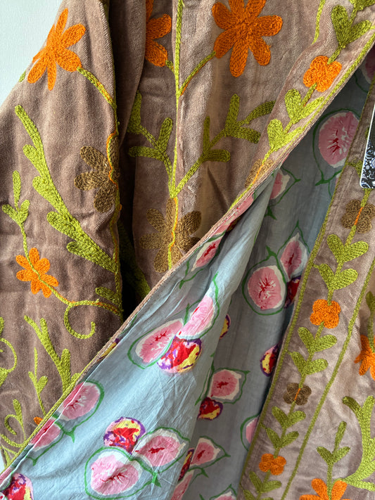 Unika Jakke Lys brun M. Grøn, Orange Og Blå Mønstret Foer - ONE-SIZE (S-XL)