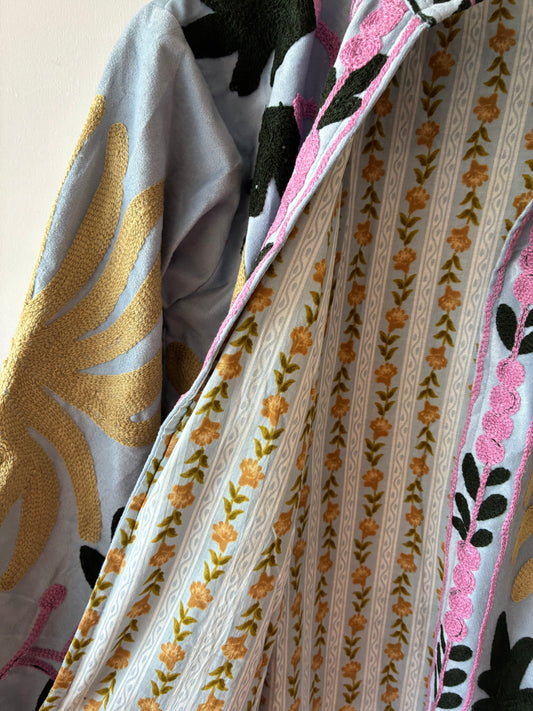 Unika Jakke Lys Blå M. Lilla, Grøn, Lys Grøn Og Blomster Foer - ONE-SIZE (S-XL)