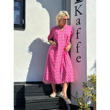 Gaspar Tunø Kjole Print Pink